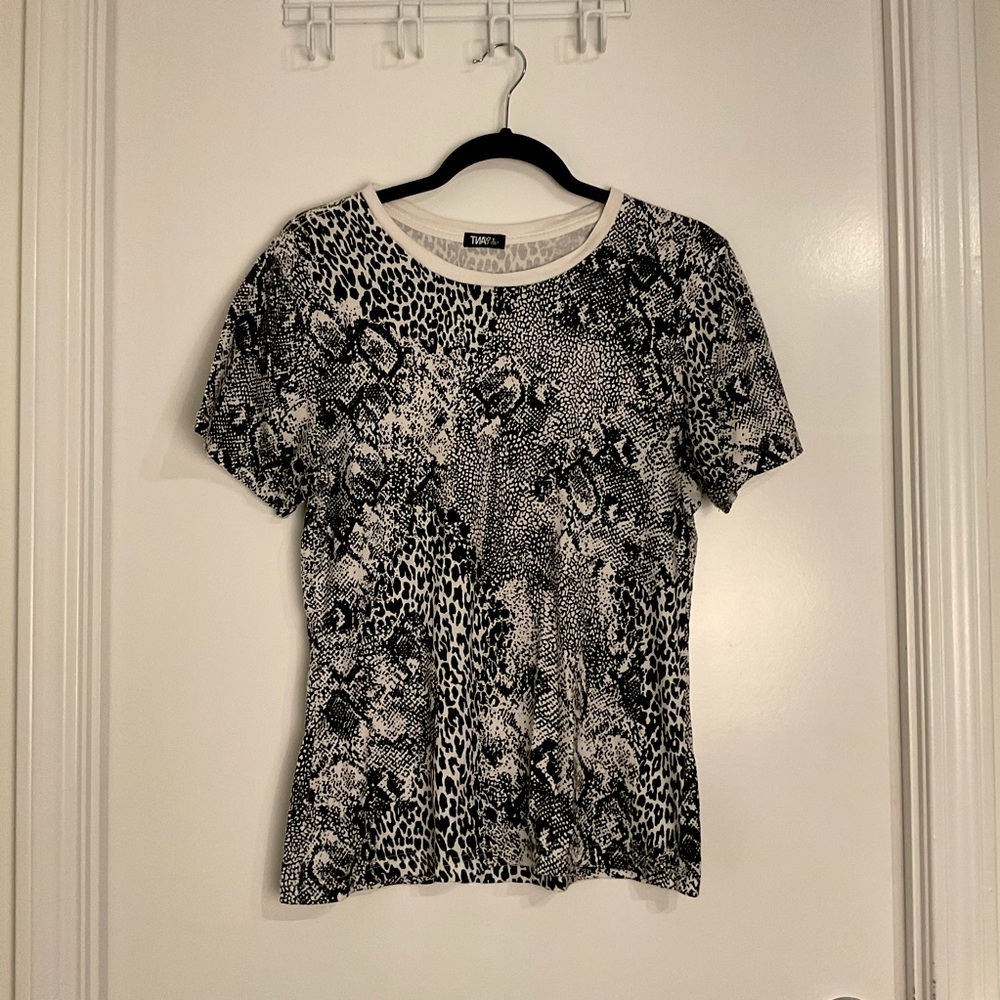 $5 Add on - B&W patterned TNA T-shirt